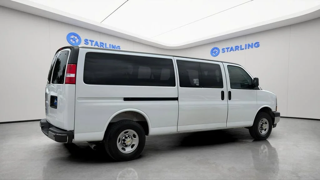 Used 2025 Summit White Chevrolet 1LT image 10