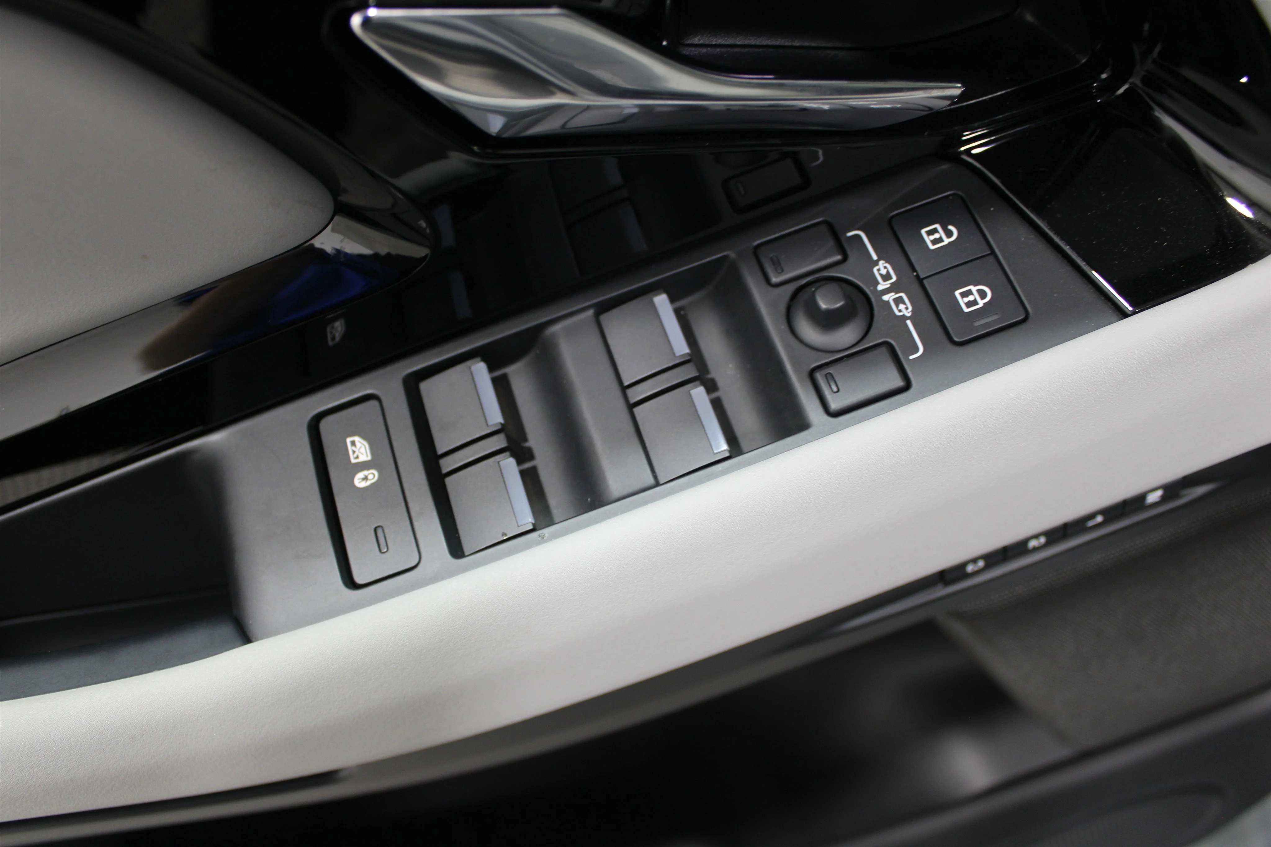 2024 Land Rover Range Rover Evoque Dynamic SE - Photo 7
