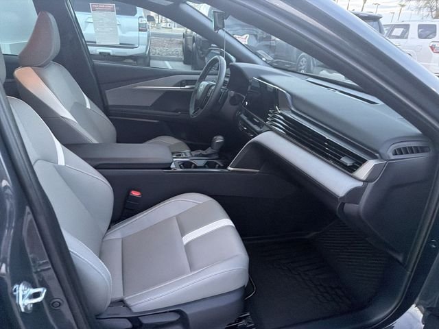 2025 Toyota Camry SE - Photo 28
