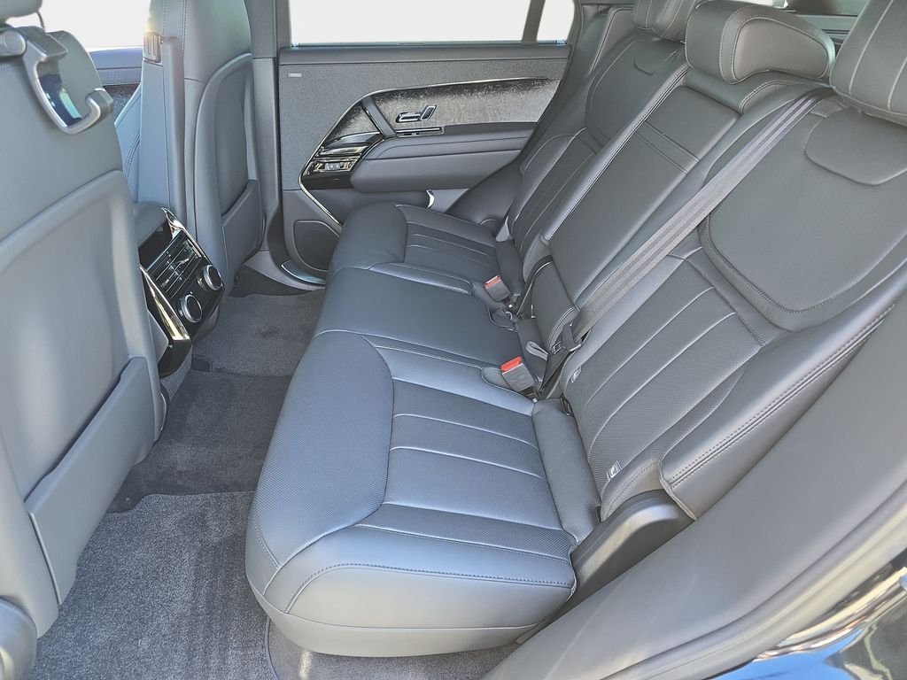 New 2026 Santorini Black LAND ROVER Dynamic SE image 15