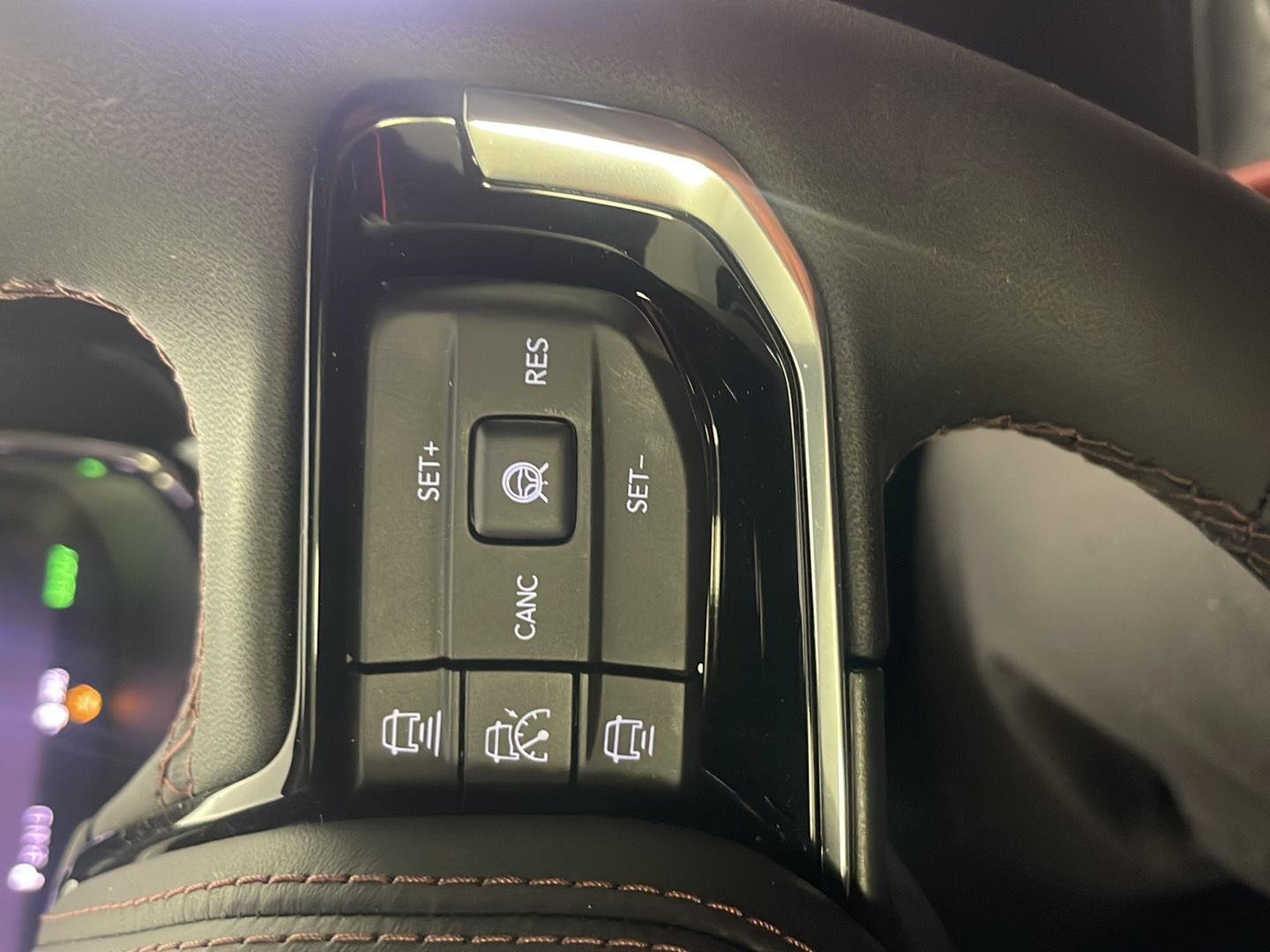 Used 2025 Diamond Black Crystal Pearlcoat Jeep Launch Edition image 23
