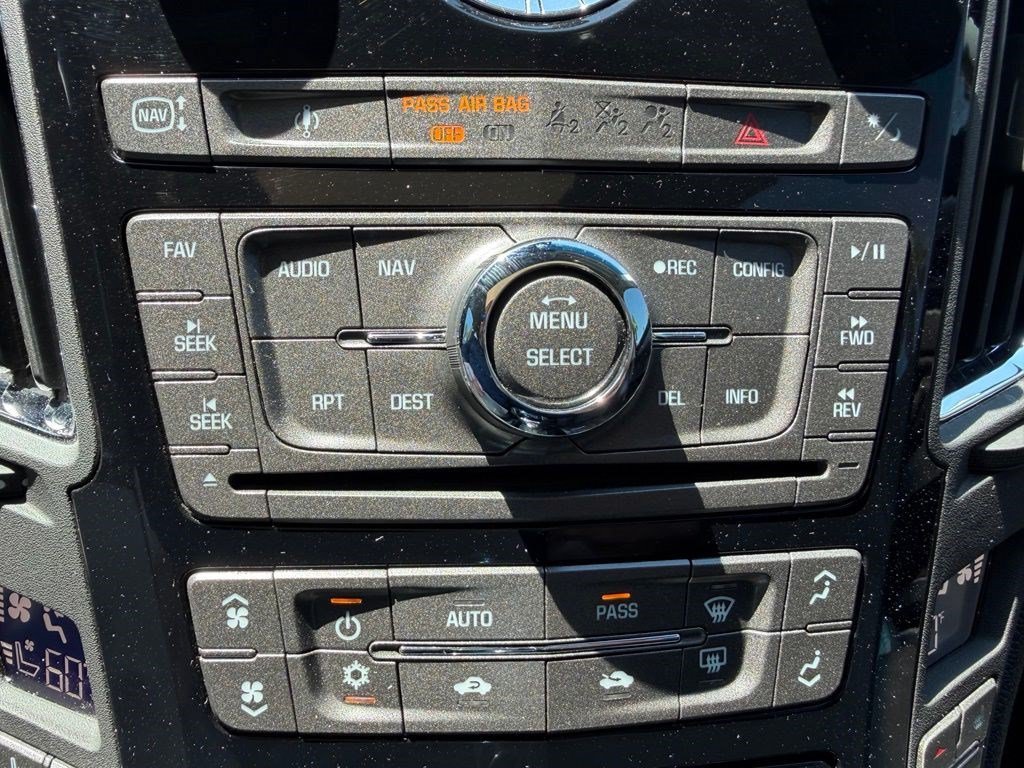 Used 2014 RADIANT SILVER METALLIC Cadillac Base image 19
