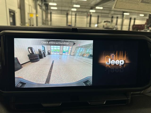 New 2026 Bright White Clear-Coat Exterior Paint Jeep 85th Anniversary Edition image 27