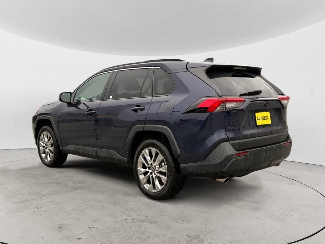 Used 2025  Toyota XLE Premium image 7