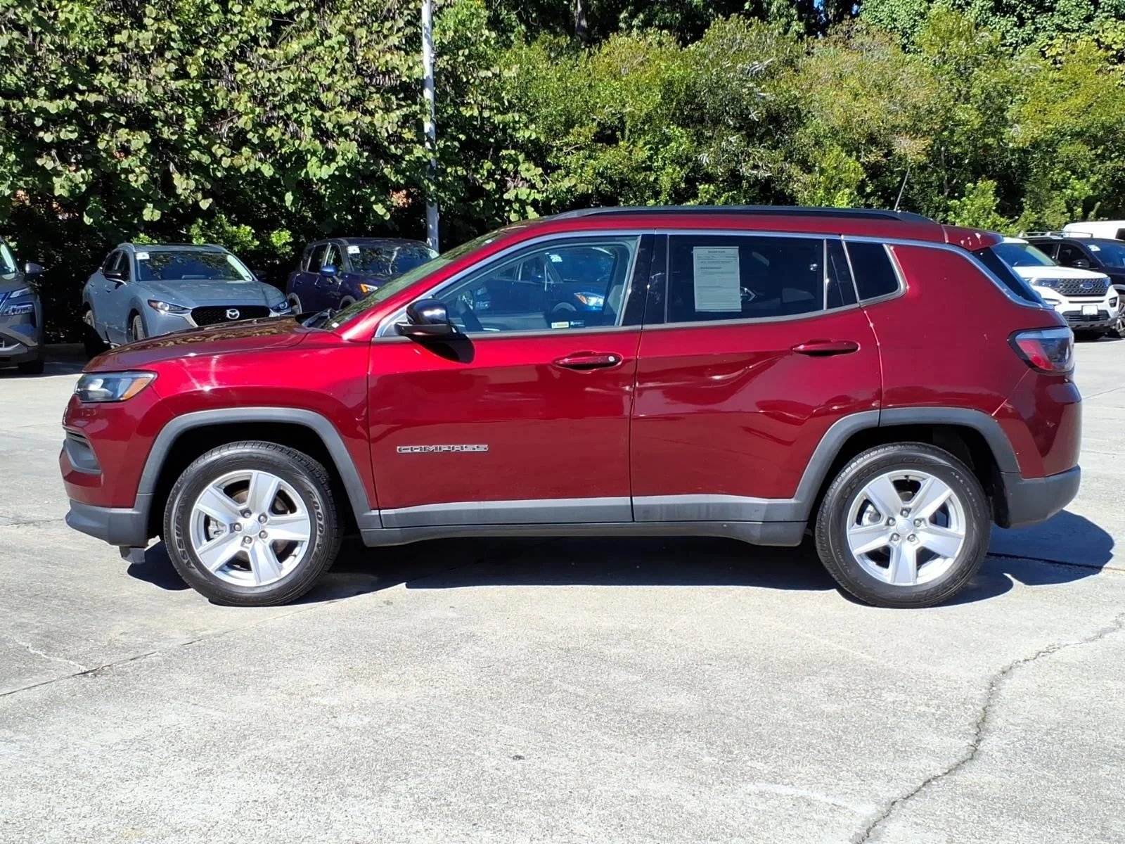 Used 2022 Velvet Red Pearlcoat Jeep Latitude image 3