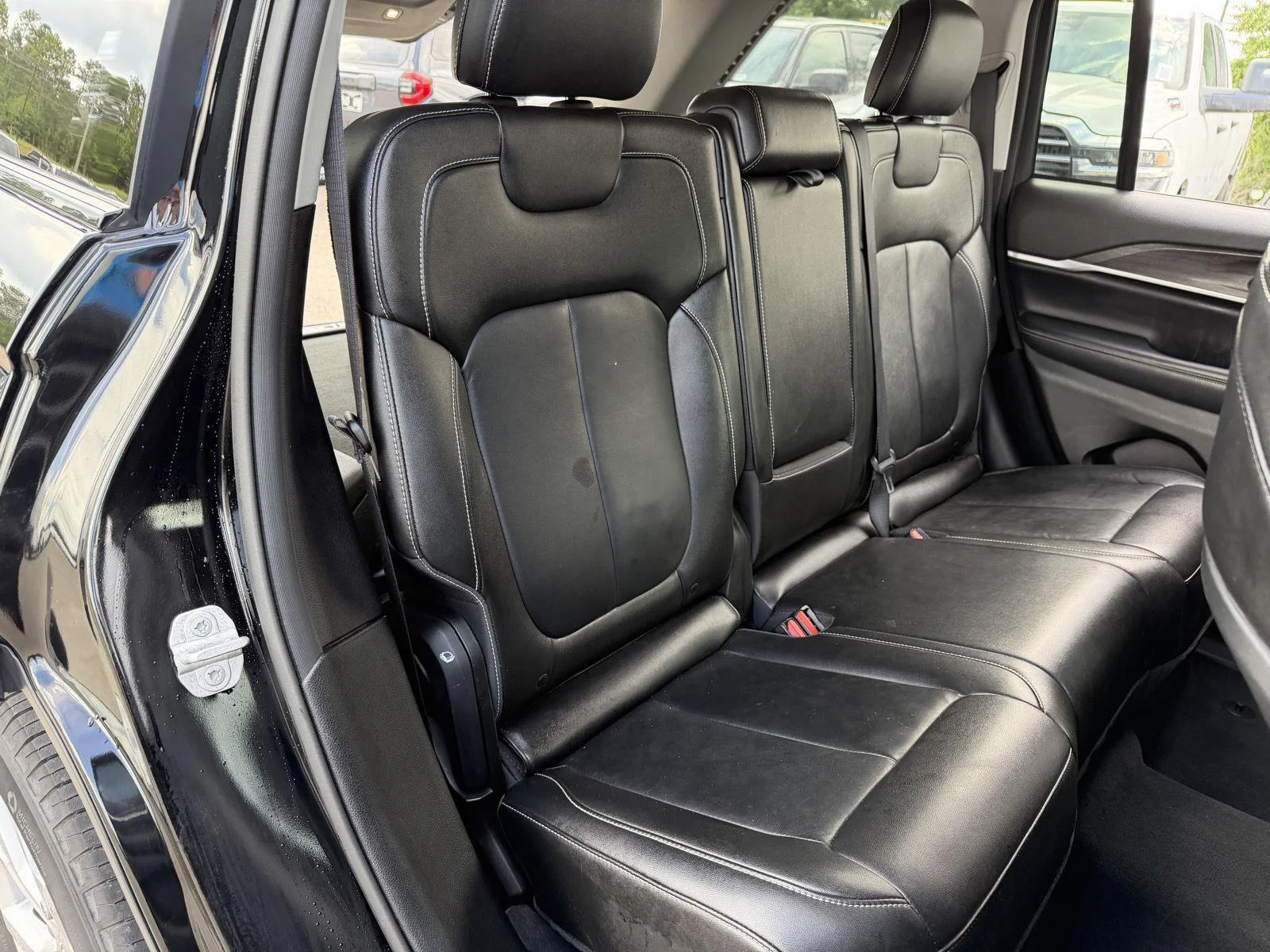 Used 2023 Diamond Black Crystal Pearlcoat Jeep Limited image 20