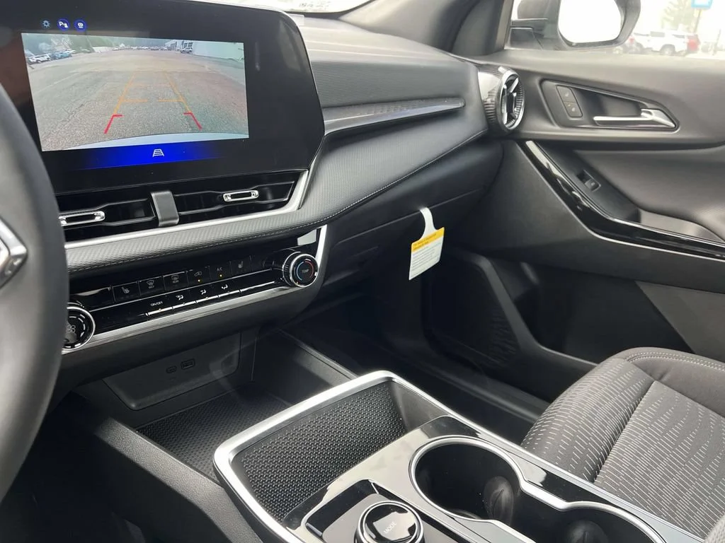 New 2027 Summit White Chevrolet LT image 24