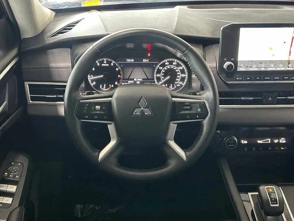 Used 2024 Diamond Mitsubishi SE Black Edition image 9
