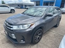 Used 2017 Gray Toyota LE image 13
