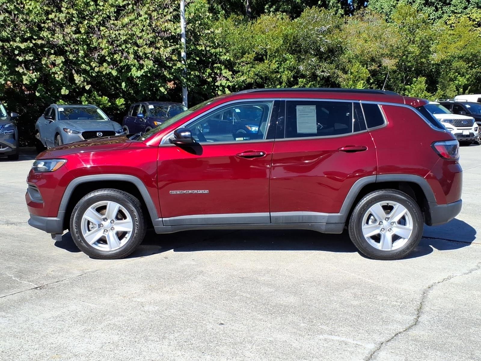 Used 2022 Velvet Red Pearlcoat Jeep Latitude image 3