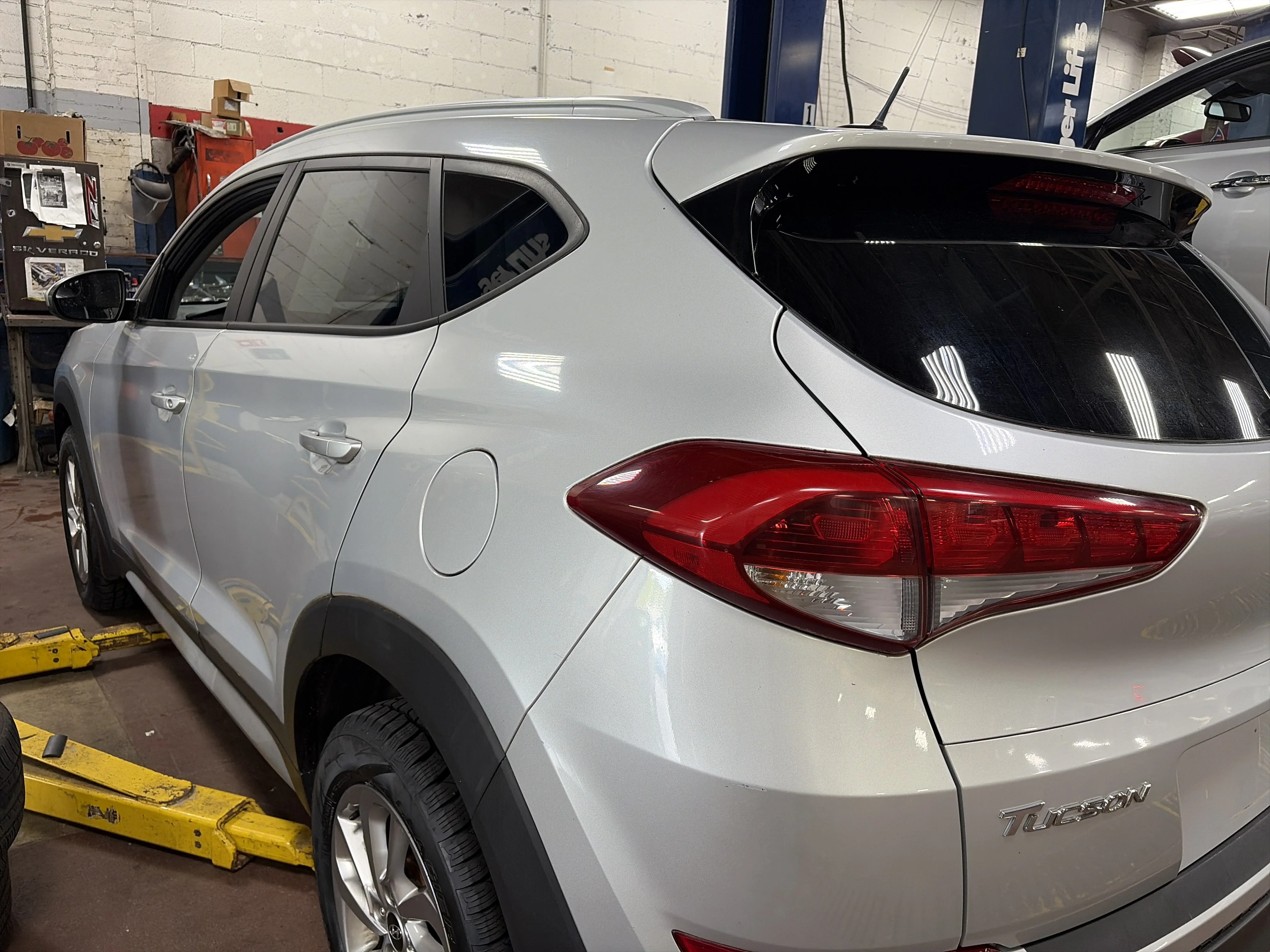 Used 2017 Molten Silver Hyundai SE image 7