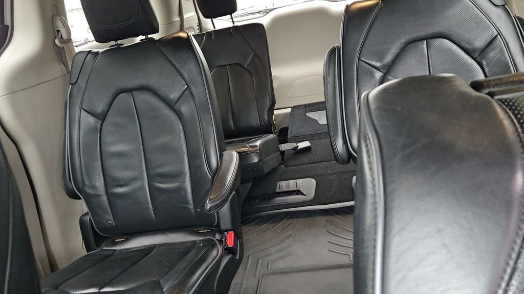 Used 2018 White Chrysler Limited image 12