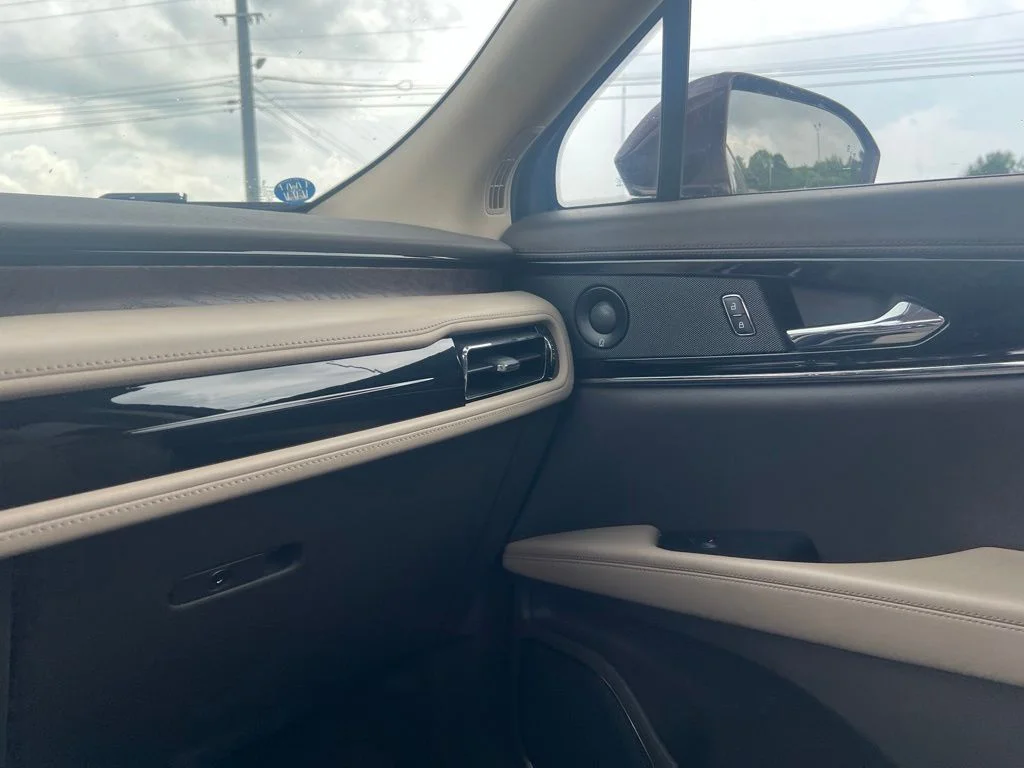 Used 2021 Burgundy Velvet Lincoln Reserve image 19
