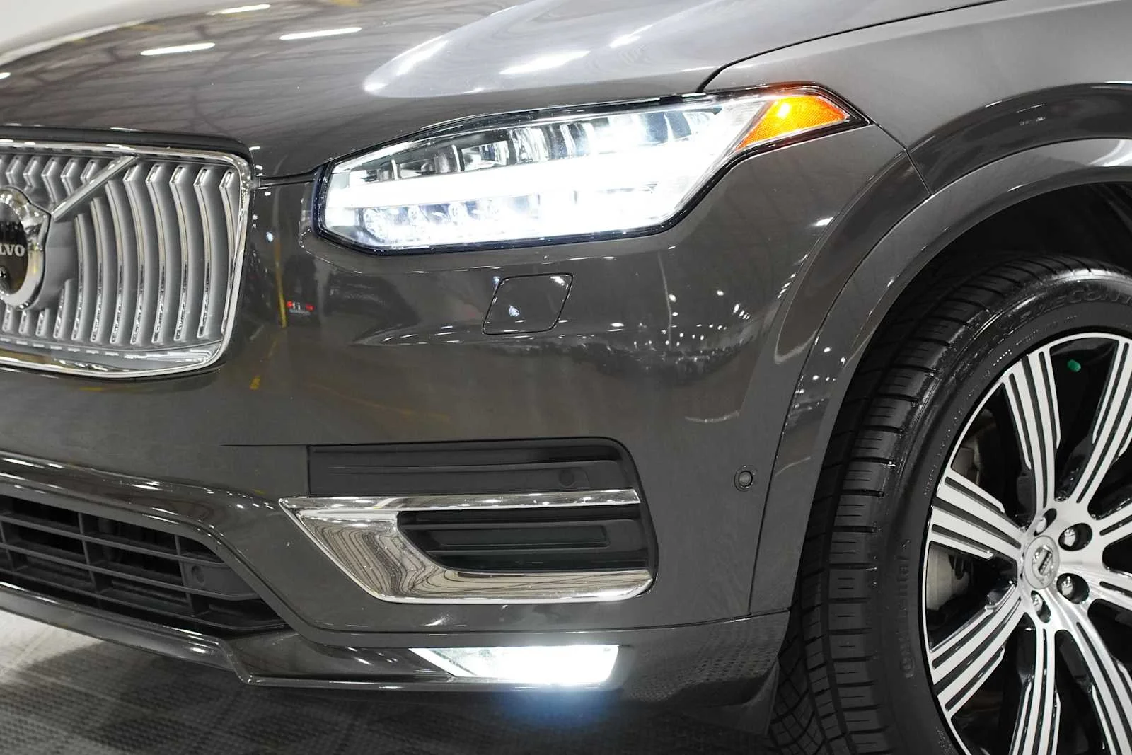 Used 2023 PLATINUM GREY Volvo Ultimate image 7
