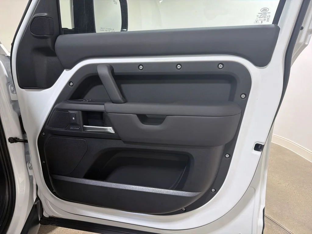 New 2026 Fuji White Land Rover S image 23