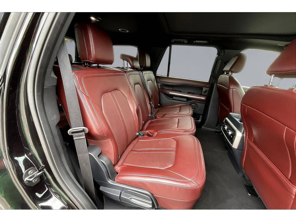 Used 2024  Ford Limited image 19