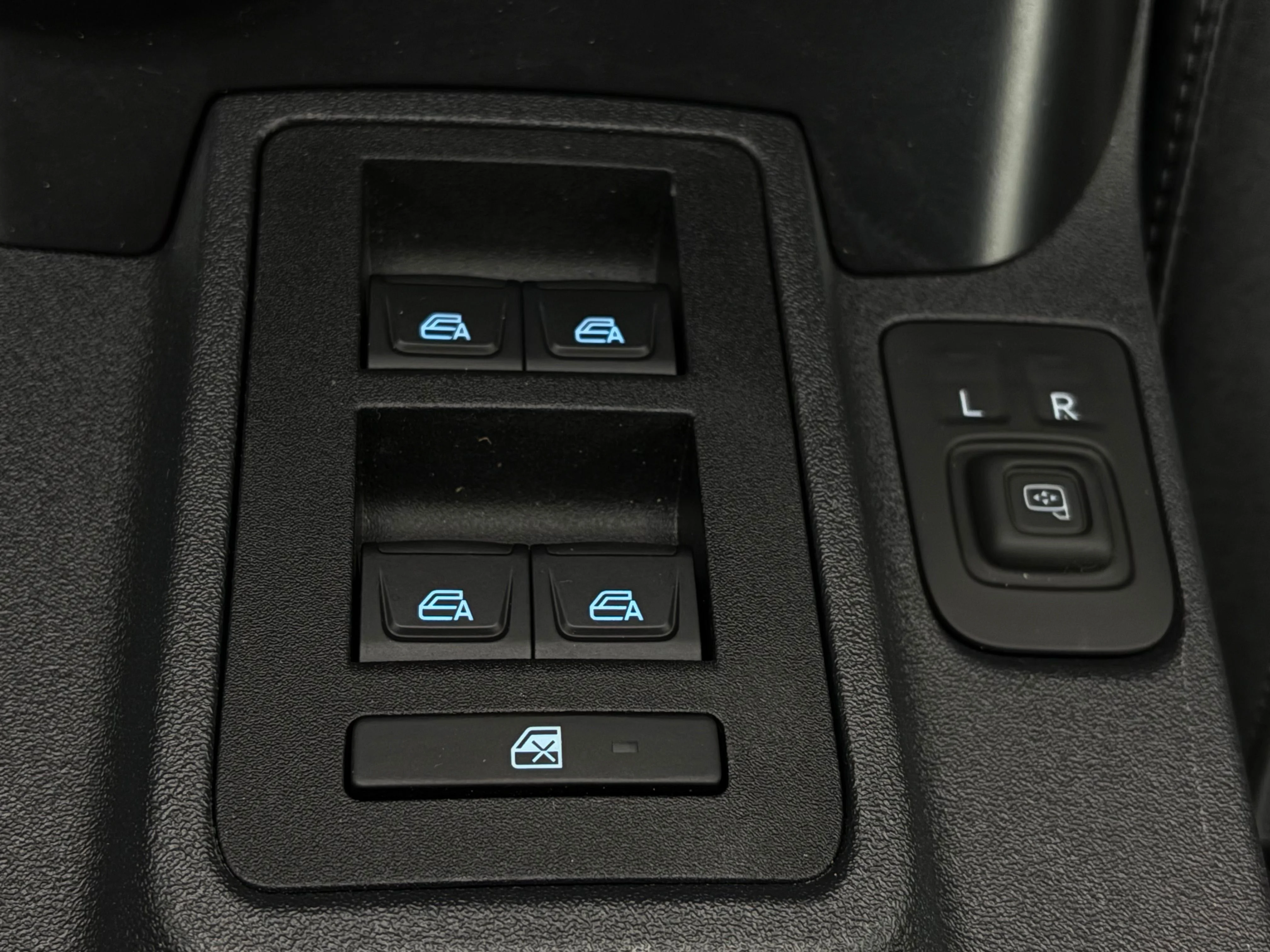 Used 2024 Green Metallic Ford Everglades image 35