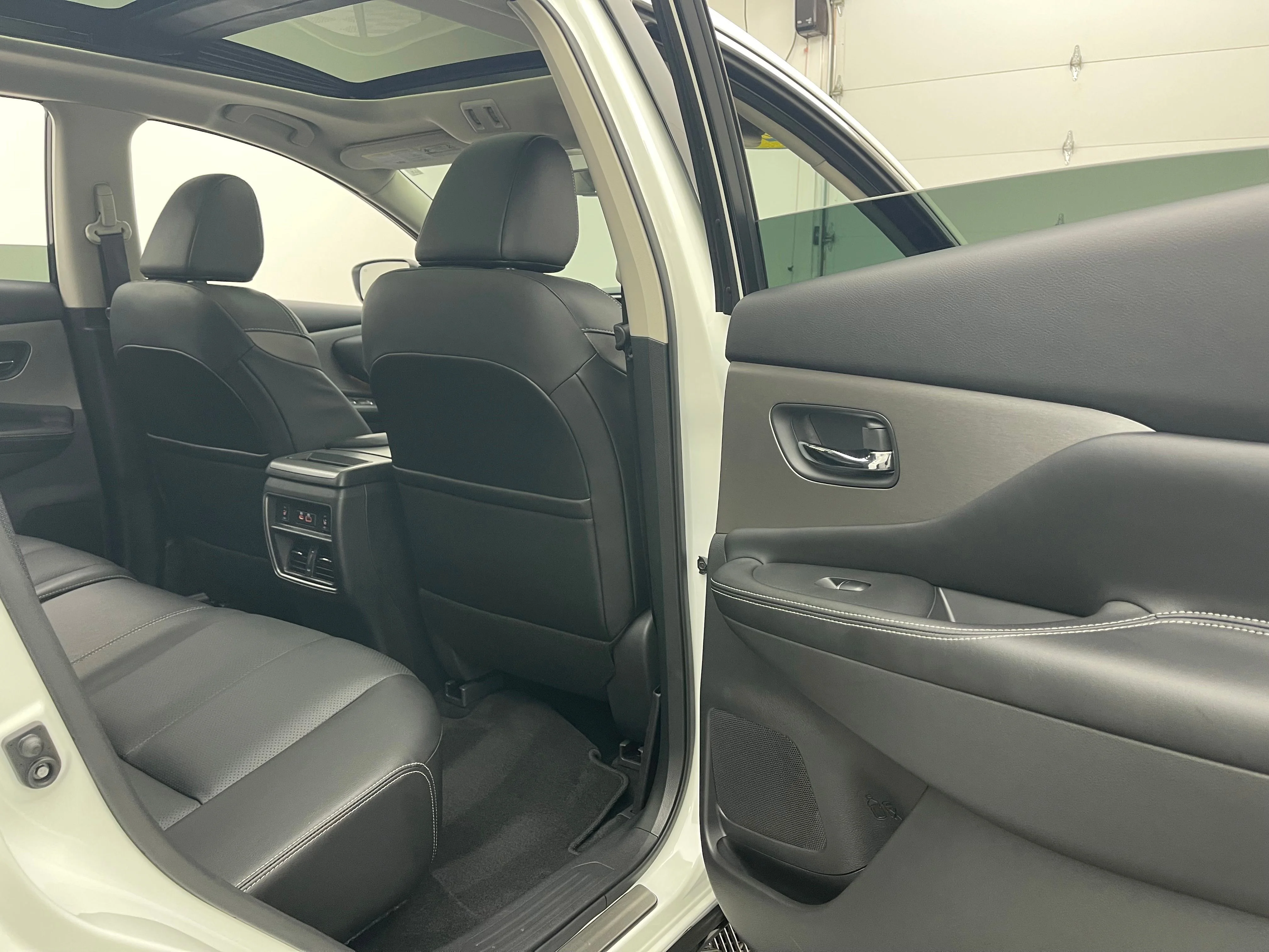 Used 2024 Pearl White Tricoat Nissan SL image 36