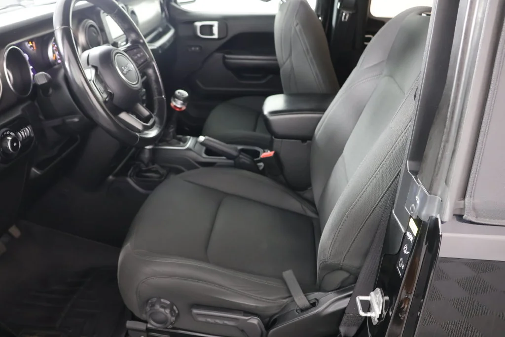 Used 2020 Black Clearcoat Jeep Sport S image 18