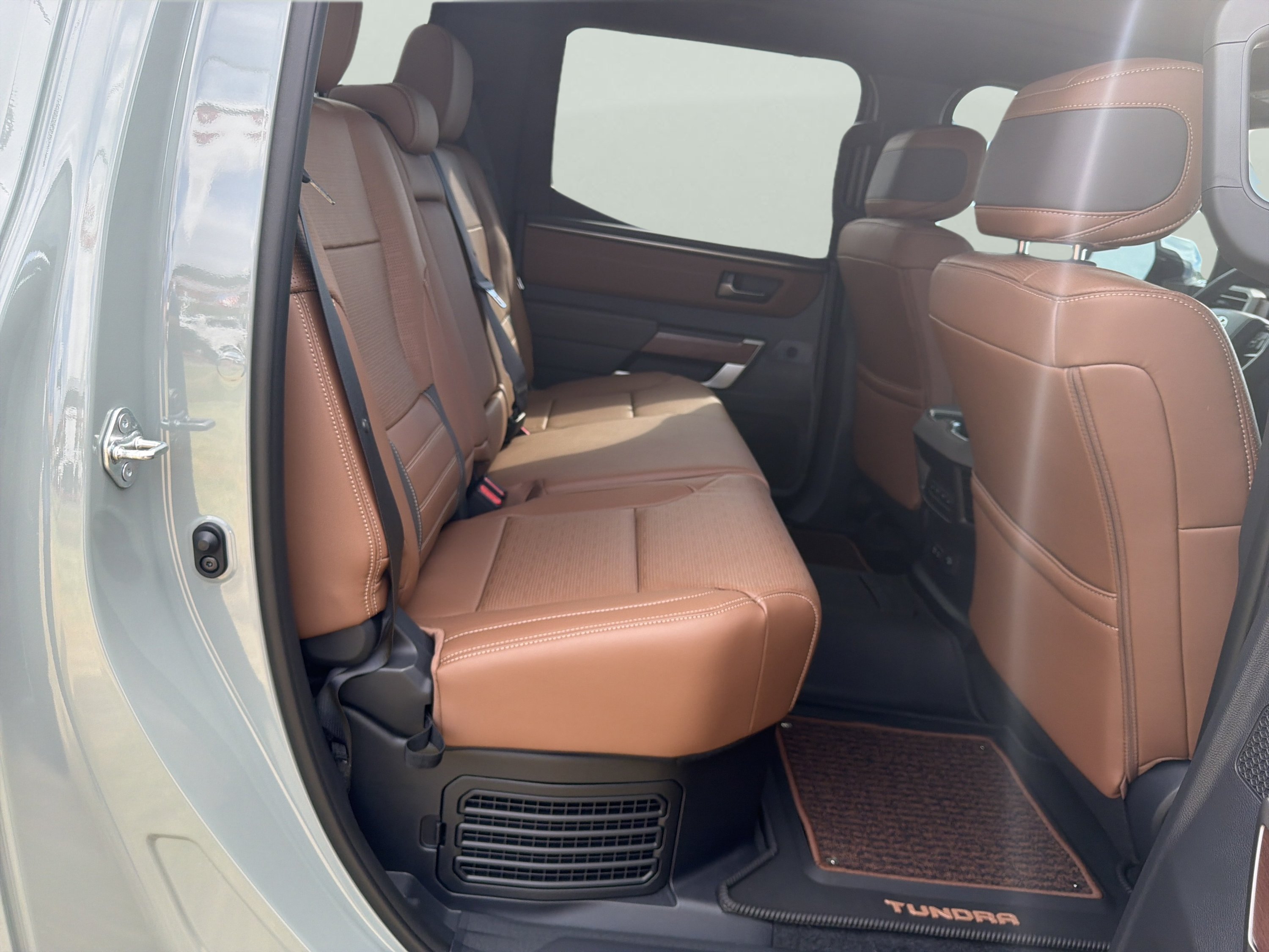 2026 Toyota Tundra 1794 Edition - Photo 17