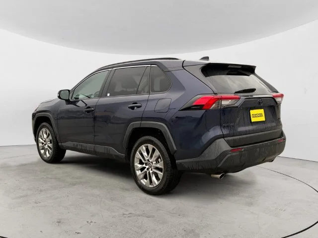 Used 2025  Toyota XLE Premium image 7