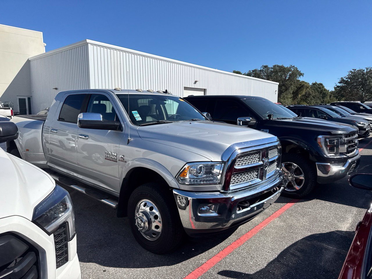 Used 2017 Silver Ram Laramie image 2