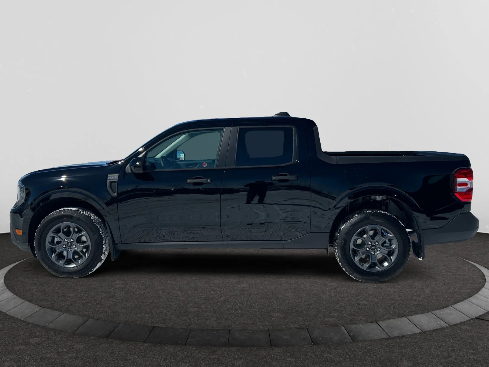New 2026 Shadow Black Ford XLT image 2