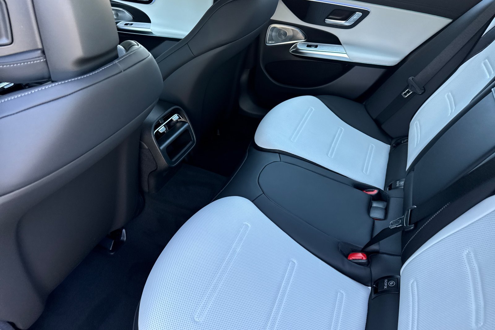 New 2027 MANUFAKTUR Alpine Grey Mercedes-Benz E 53 AMG® image 11