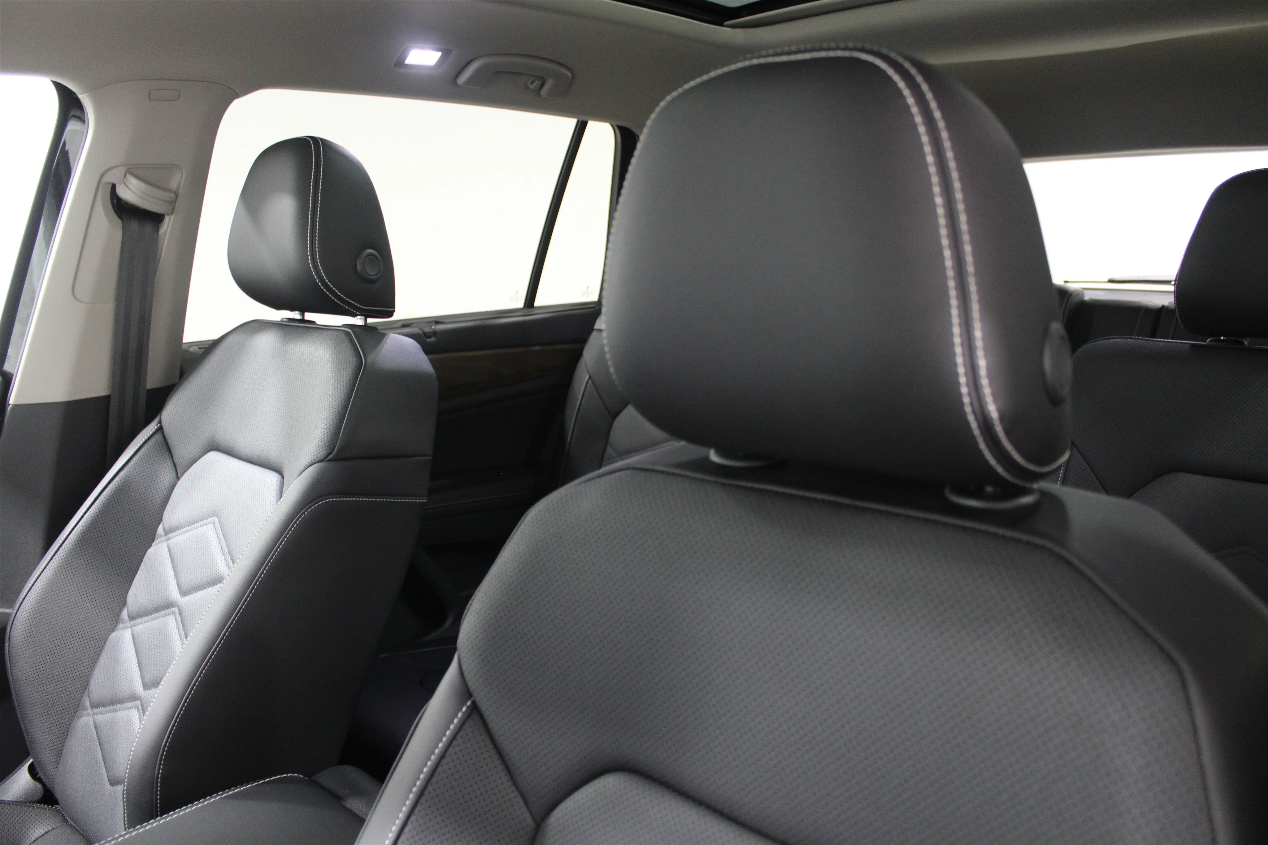 New 2026 Deep Black Pearl Volkswagen 2.0T SE w/Technology image 5
