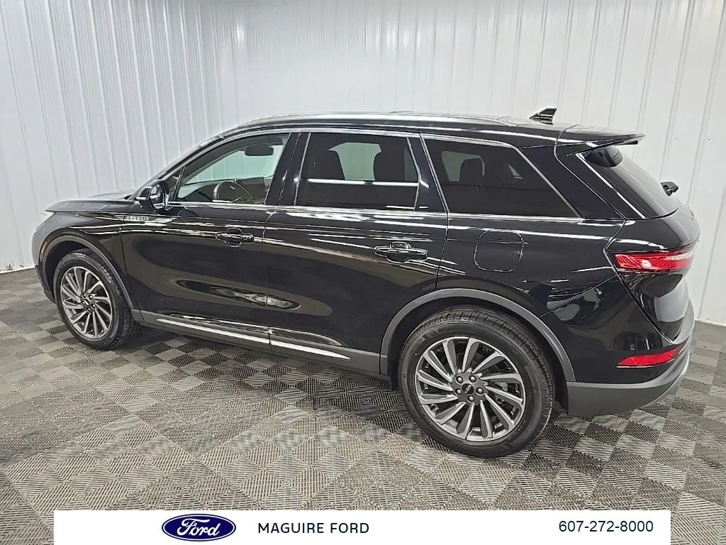 Used 2023 Black Lincoln Reserve image 5