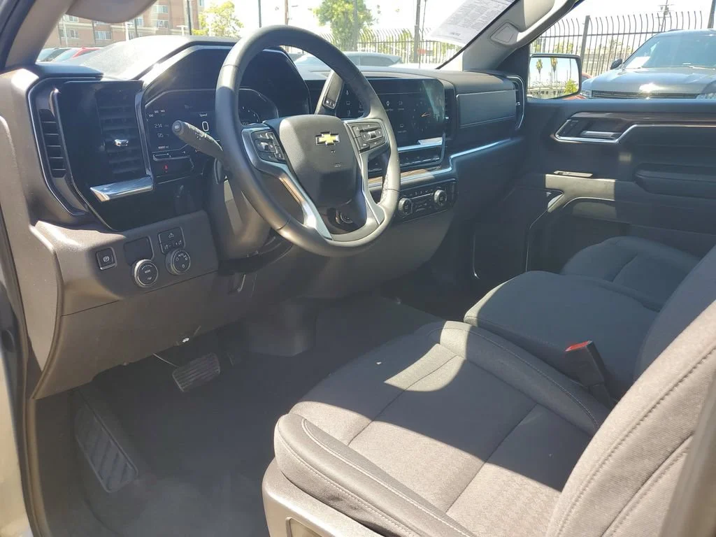 Used 2025 Sterling Gray Metallic Chevrolet LT image 19