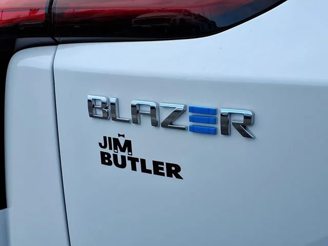 New 2026 Summit White Chevrolet LT image 23