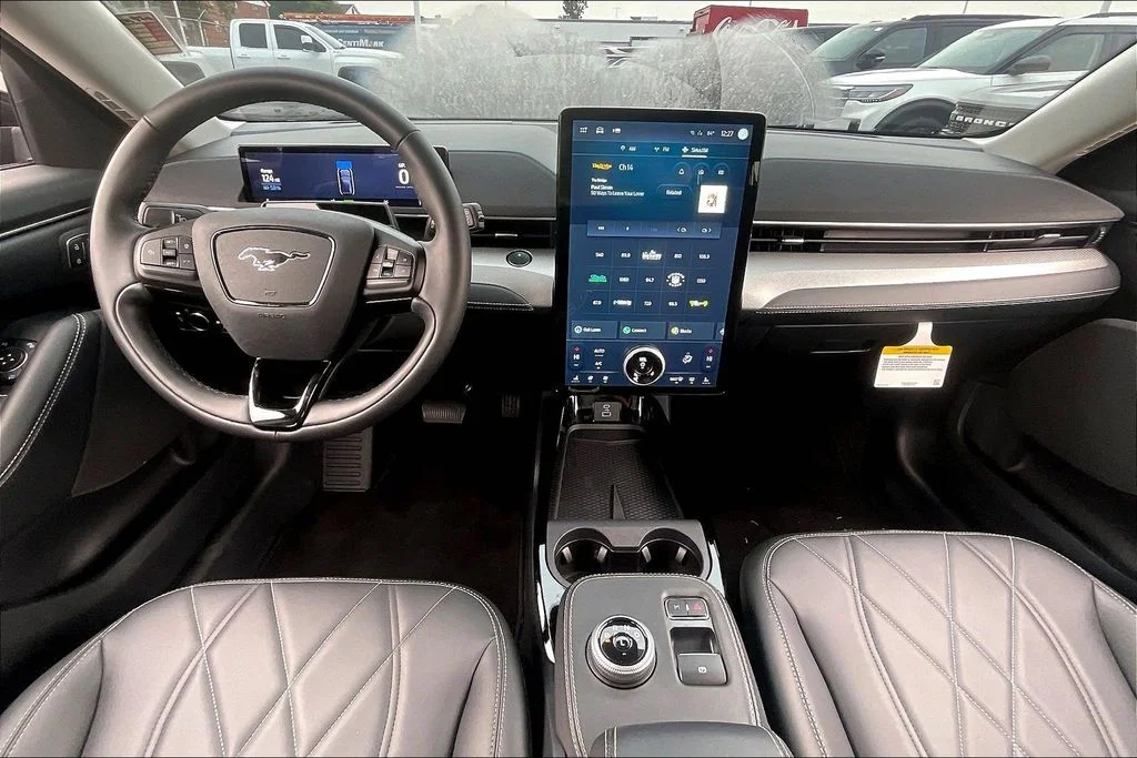 Used 2023 Black Ford Select image 14