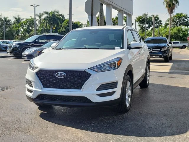Used 2021 White Hyundai SE image 29