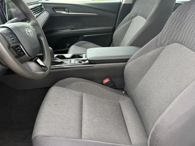 2025 Toyota Camry LE - Photo 9