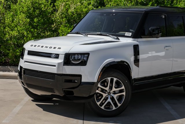 New 2026 Fuji White Land Rover X-Dynamic SE image 5