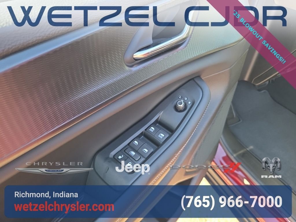 New 2025 Velvet Red Pearl-Coat Exterior Paint Jeep Laredo image 12