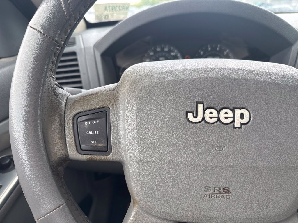 Used 2005 Silver Jeep Laredo image 20