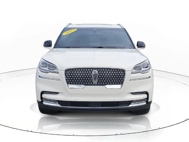 Used 2023 White Lincoln Reserve image 2