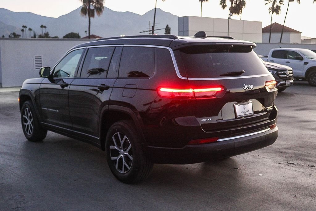 Used 2024 Diamond Black Jeep Limited image 7
