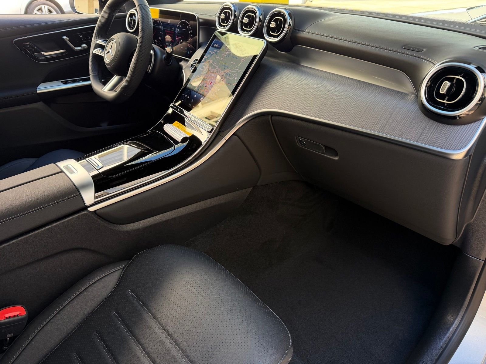 New 2026 Black Mercedes-Benz GLC 300 image 15