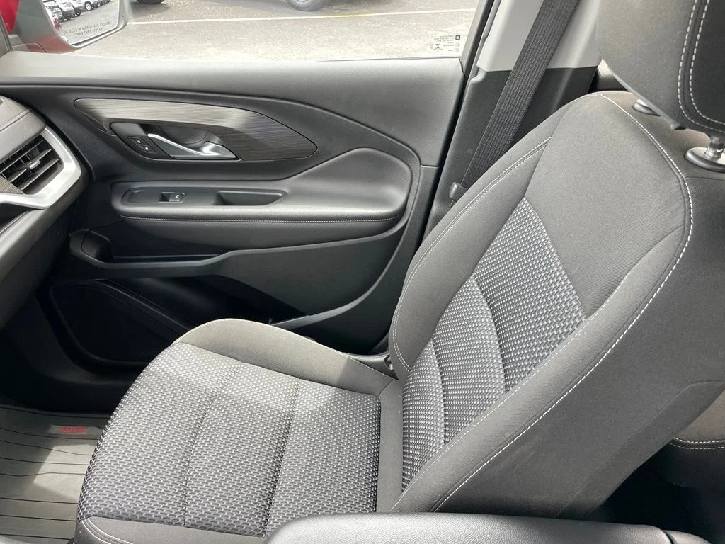 Used 2022 Cayenne Red Tintcoat GMC SLE image 23