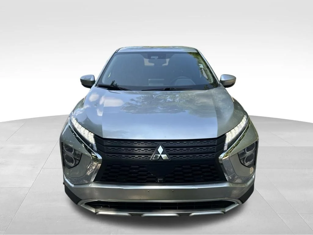 Used 2024 Silver Mitsubishi  image 8