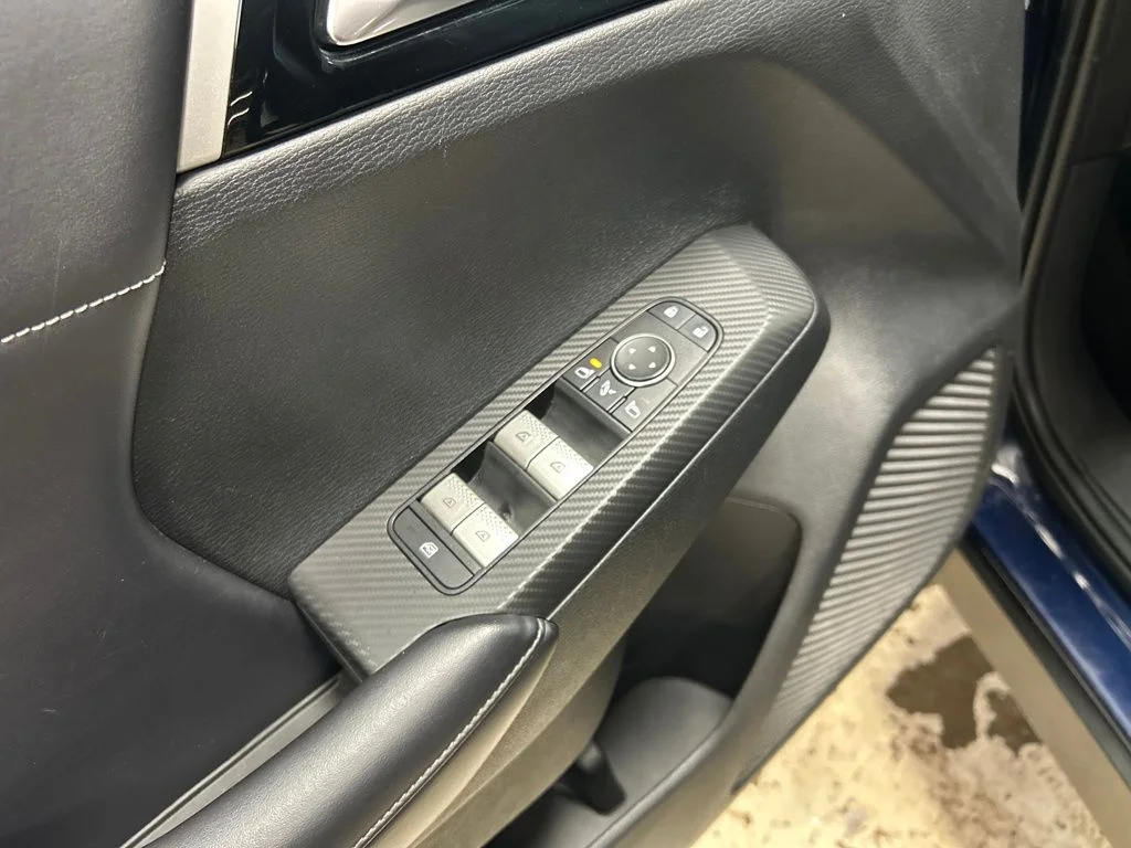 Used 2023  Mitsubishi SE image 14