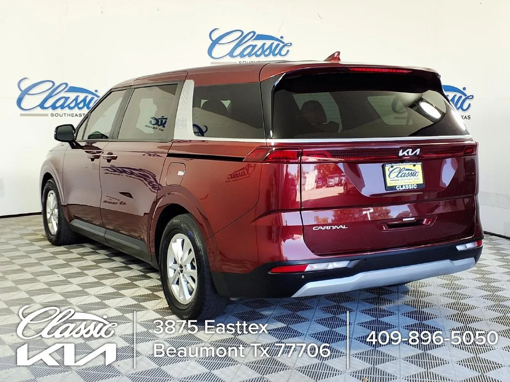 Used 2023 Red Kia LX Seat Package image 2