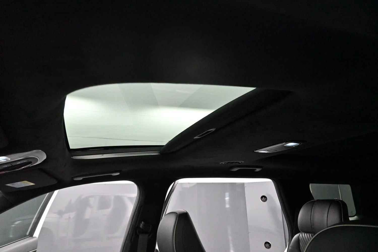 Used 2024 Hyper White Hyundai Calligraphy image 31