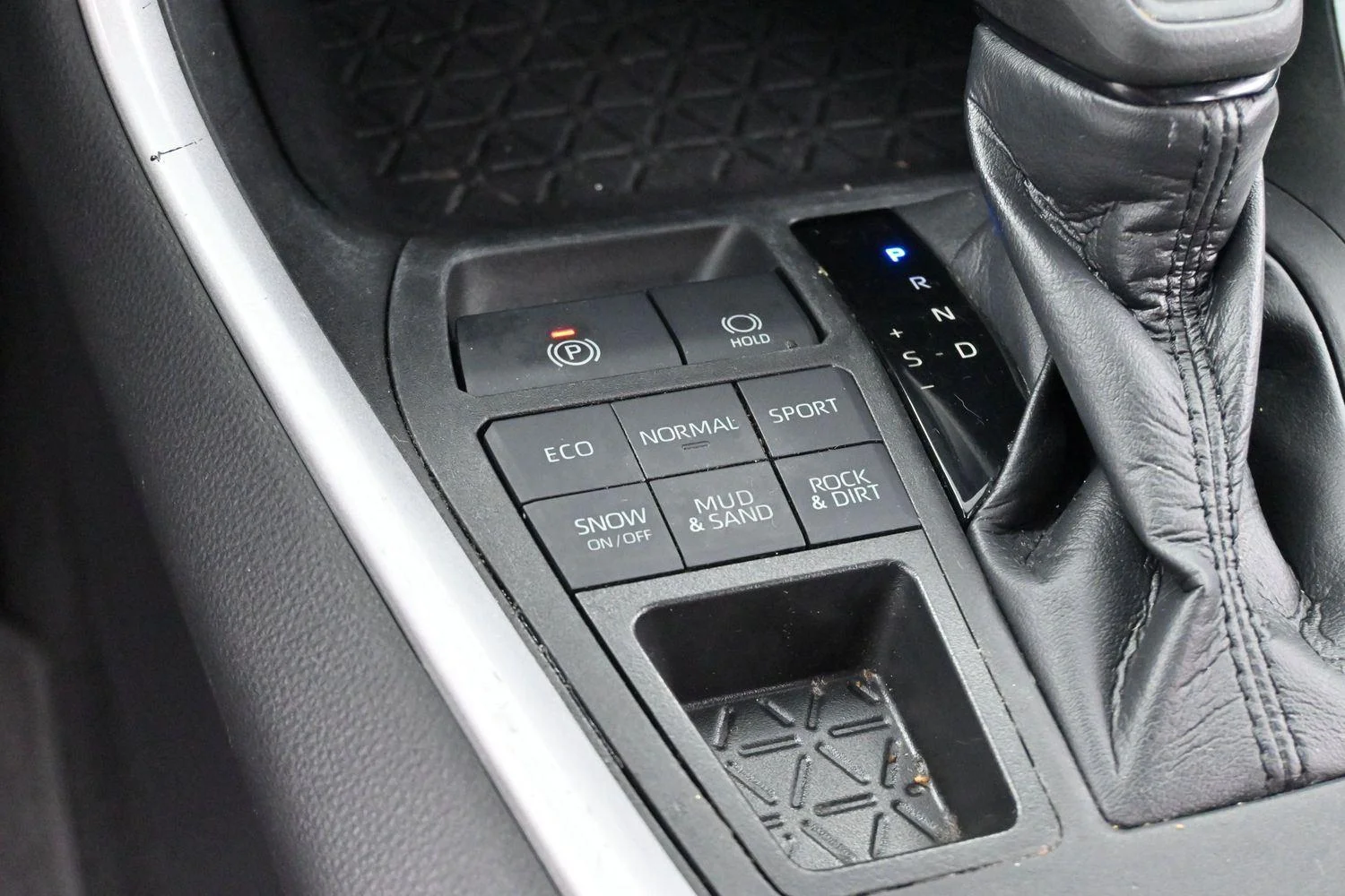 Used 2022 Magnetic Gray Metallic Toyota XLE image 19