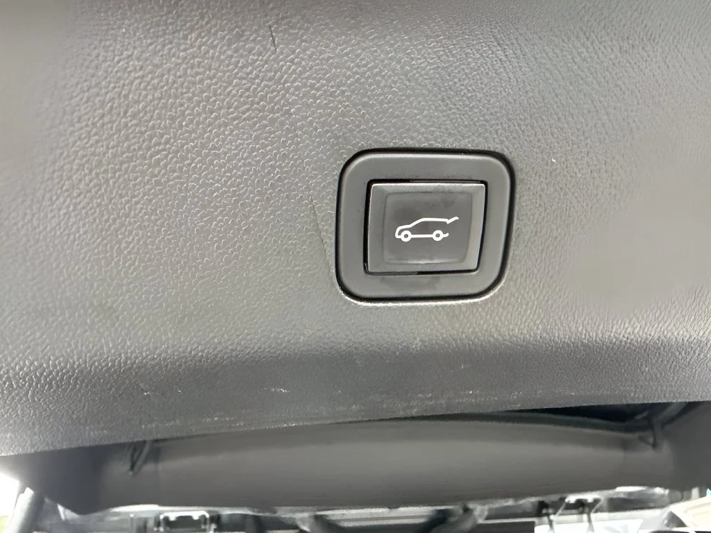 Used 2023 Silver GMC Denali image 29
