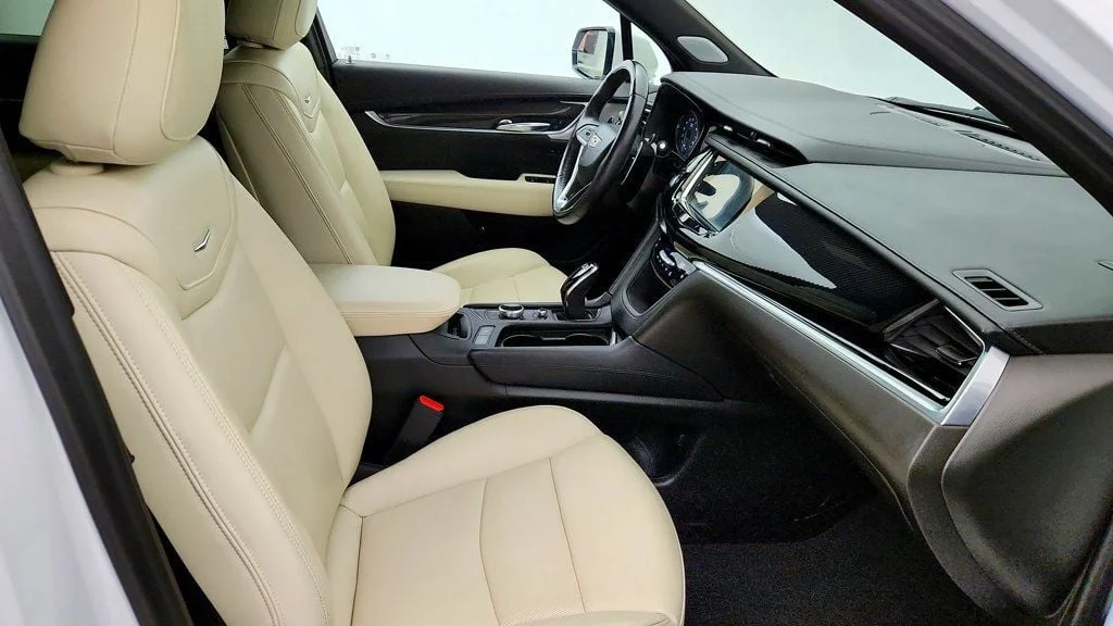 Used 2024 Crystal White Tricoat Cadillac AWD 4dr Sport w/ Super Cruise & Technology Pkg image 25