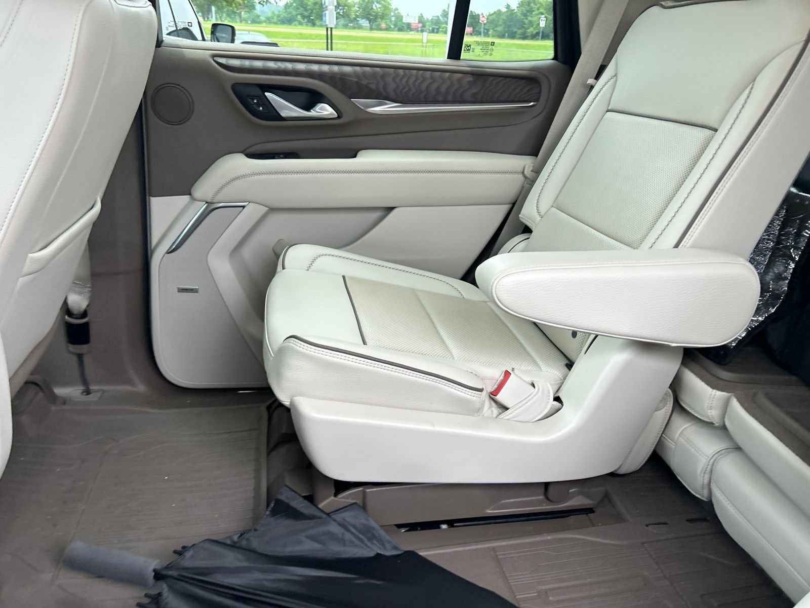 Used 2022 White GMC Denali image 41